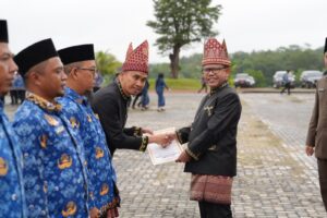 Rintik Hujan Warnai Upacara Peringatan Hari Pendidikan Nasional Tahun 2024 dan Hari Otonomi Daerah Ke-28