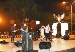 Malam Minggu di Tugu Pancasila, Panggung Musik Hadirkan Instrument Band