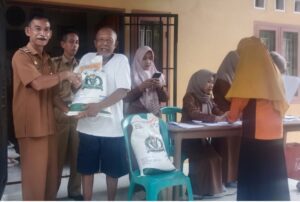 Pemerintah Desa Cempaka Timur, Kecamatan Sungkay Jaya Bagikan Bantuan Berupa Beras