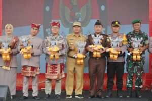 Pj Bupati Nukman Resmi Luncurkan Maskot dan Jingle Pilkada Bupati dan Wakil Bupati Lampung Barat Tahun 2024