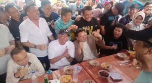 Sambil Makan Bubur, Raffi Ahmad Ajak Warga Lampung Menangkan Rahmat Mirzani
