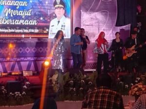 Walikota Hj. Eva Dwiana Hadiri Acara Senandung Merajut Kebersamaan di Hibur Oleh Artis Legendaris Ibukota Atiek CB