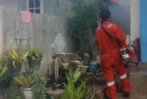 Respon Cepat Keluhan Masyarakat, Iqbal Ardiansyah Terjunkan Tim Fogging Gratis