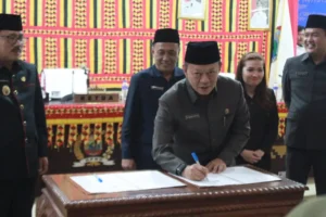 Ketua DPRD Kabupaten Lamsel, H. Hendry Rosyadi Pimpin Rapat Paripurna Penyampaian LKPJ Bupati TA 2023