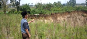 Kecamatan Sukau di Kepung Longsor, Anggota DPRD dari Fraksi PKS Tinjau Lokasi dan Sampaikan Pesan ini!