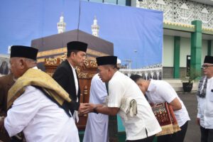 Danrem 043/Gatam, Laksanakan Sholat Idul Adha 1445 H/2024 M Bersama Masyarakat Bandar Lampung