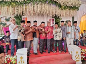 Drs. H. Moh. Saleh Asnawi Hadirin Khitanan Cucu Batin Matnuri di Padangratu