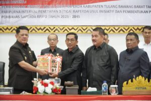 DPRD Tulangbawang Barat Menyampaikan Raperda Pertanggungjawaban APBD Tahun 2023 dan Raperda RPJPD Tahun 2025-2045