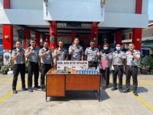 Cegah Masuknya Barang Terlarang, Rutan Kota Agung Razia Kamar Hunian serta Test Urine Petugas dan WBP