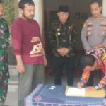 Kapolsek Semaka dan kakon SriPurnomo Hadiri Penyerahan Evakuasi Hewan Buaya ke BKSDA