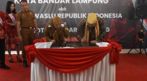Rahmat Bagja dan Eva Dwiana Resmikan Gedung Baru Bawaslu Bandar Lampung