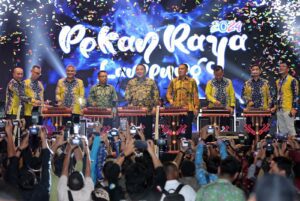 Pj. Bupati Lampung Utara, Drs. Aswarodi Menghadiri Acara Malam Pembukaan Pekan Raya Lampung 2024