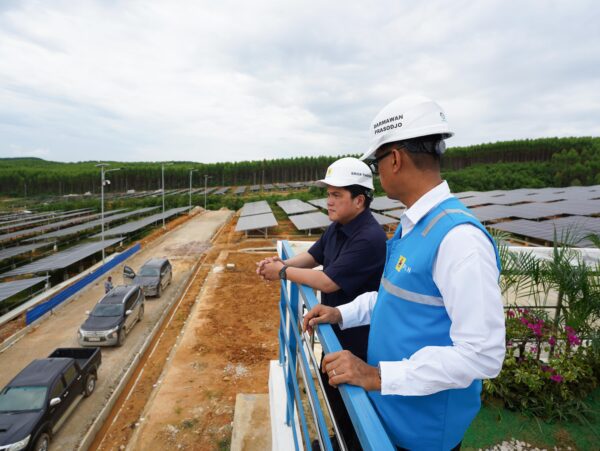 Tinjau PLTS PLN, Menteri BUMN Pastikan Peringatan HUT RI di IKN Gunakan Listrik Hijau