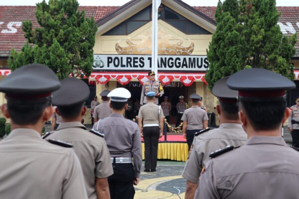 Kapolres Tanggamus Pimpin Upacara Naik Pangkat 20 Personilnya