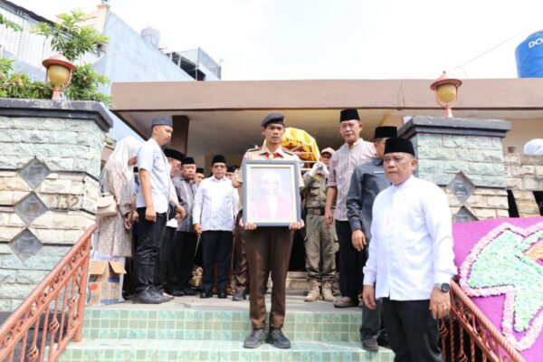 Pj. Gubernur Samsudin Lepas Jenazah Mantan Asisten Ketataprajaan Provinsi Lampung Mursyid Arsyad