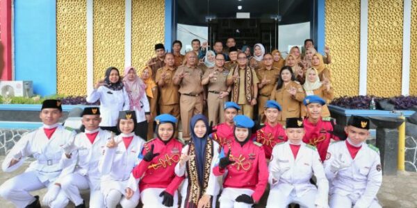 Pj. Gubernur Tinjau Pelaksanaan Penerimaan Peserta Didik Baru dan Daftar Ulang di Sejumlah Sekolah di Lamteng