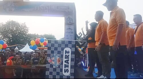 Walikota Bandar Lampung Eva Dwiana Melepas Peserta Indomaret Fun Run 2024 di Lapangan Saburai