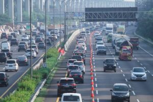 Senin Pagi Ini Tol Dalam Kota hingga Jagorawi arah Jakarta Macet