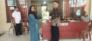 Pj. Peratin Pekon Pagar Dewa Kecamatan Sukau Salurkan CPP