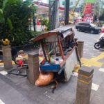 Gerobak Lontong Sayur Ditabrak Sepeda Motor, Muatan Tumpah ke Jalan