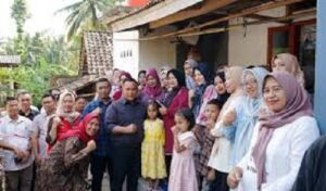 Nanang Ermanto Serahkan Bedah Rumah CSR Bank Lampung di Desa Palembapang