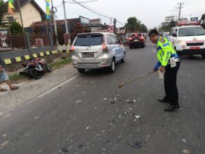 Pengendara Motor Bertabrakan dengan Truk yang Hendak Antre Bensin di Pringsewu, 1 Orang Tewas