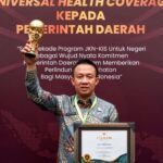 Pj. Bupati Pringsewu Marindo Kurniawan Terima Penghargaan Universal Health Coverage (UHC) 2024