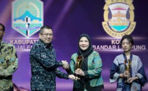 Walikota Bandar Lampung, Hj. Eva Dwiana Menerima Anugerah Pemimpin Daerah AWARD 2024 di Gedung INEWS TOWER MNC JAKARTA