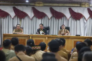 Pj. Bupati Nukman Beri Arahan Kepada Seluruh Camat, Lurah dan Peratin Terkait Pelaksanaan Pilkada mendatang