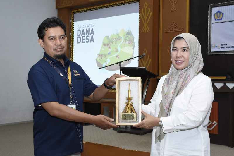Dra. Bayana Buka Sosialisasi Penyaluran dan Ketentuan Perpajakan Dana Desa