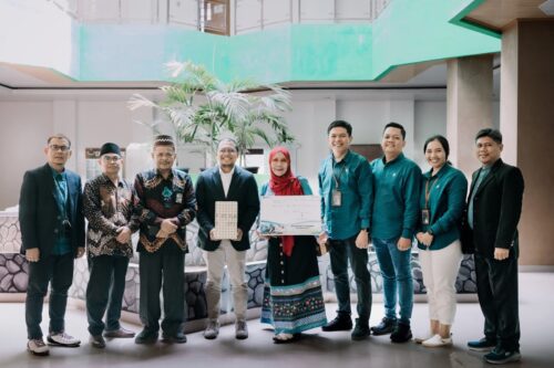 Manager PLN UP3 Metro, M. Burhanuddin Muflihul Hasan beserta jajaran dalam kunjungan ke IAIN Metro menemui Wakil Rektor II Prof. Dr. Hj. Akla, M.Pd. beserta jajaran