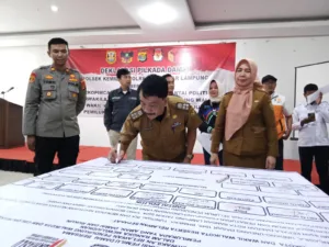 Polisi dan Unsur Forkopimcam di Bandar Lampung Deklarasikan Pilkada Damai
