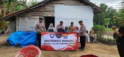 Sat Binmas Polres Tubaba Salurkan bansos Nusantara Cooling System menjelang Pilkada 2024