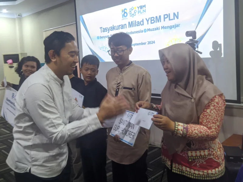 18 Tahun Bersama Luaskan Manfaat, YBM PLN Salurkan Bantuan kepada Penyandang Disabilitas hingga Tenaga Pengajar di Lampung