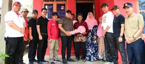 Nanang Ermanto Resmikan Hasil Bedah Rumah Milik Warga Pasuruan