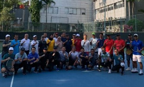 Tingkatkan Silaturahmi dan Sinergitas, Pj. Gubernur Samsudin dan Jajaran Pemprov Olahraga Tenis Bersama Jajaran Kemenpora RI