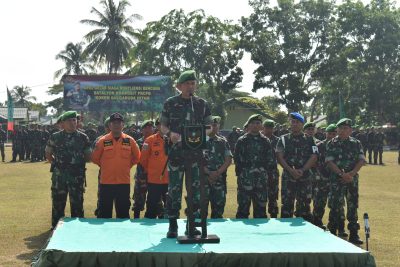 Danrem 043/Gatam Pimpin Apel Gelar Pasukan Siaga Kontijensi Bencana Batalyon Komposit PRCPB