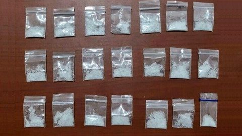 Barang bukti paket narkotika jenis sabu yang diamankan dari SW, tersangka pengedar narkoba di Kota Manado, Sulawesi Utara. (Foto: humas polda Sulawesi Utara)