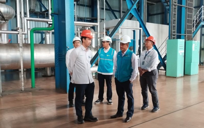 General Manager PLN UID Lampung (kanan depan) Muhammad Joharifin dan jajaran bersama Manager PLN Nusantara Power Unit Pembangkitan Tarahan Dwi Suprianto saat Site Visit kesiapan Pasokan listrik PLN di PLTU Tarahan