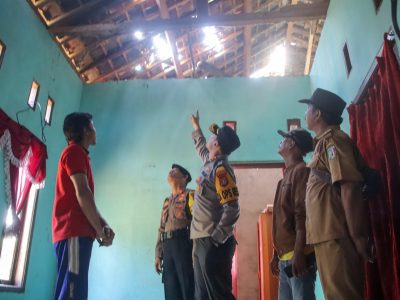 Kapolres Pringsewu dan Forkopimda Tinjau Kerusakan Akibat Hujan Deras dan Angin Kencang di Sukoharjo