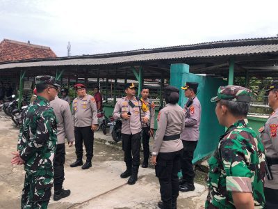 Kapolres Metro bersama Pamatwil Polda Lampung Pantau langsung Pelaksanaan Pengamanan Pilkada Serentak 2024 di TPS-TPS Kota Metro