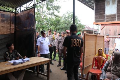 Kapolres Lampung Barat Bersama Pamatwil dan Forkopimda Kunjungi TPS di Lampung Barat