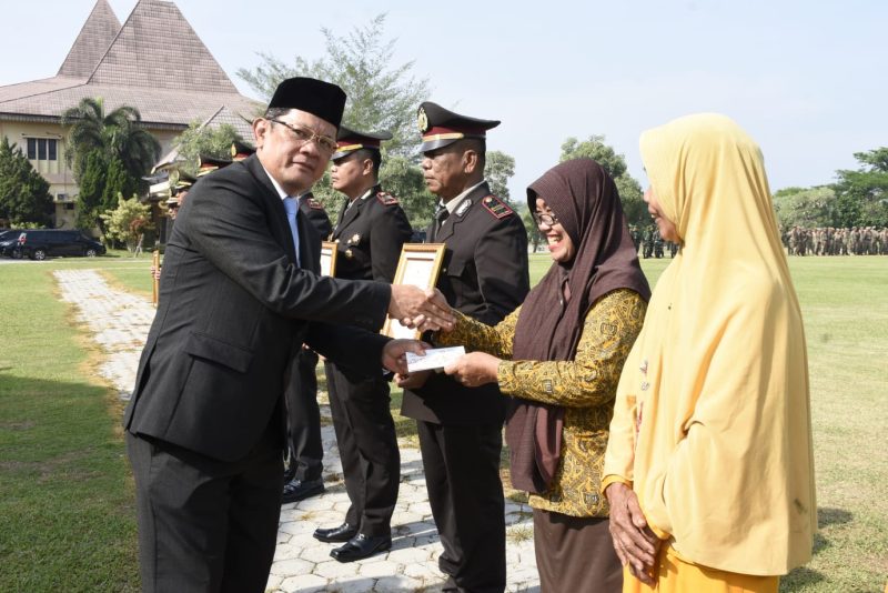 Pj. Bupati Tubaba Bacakan Amanat Mensos RI pada Upacara Peringatan Hari Pahlawan Ke-79