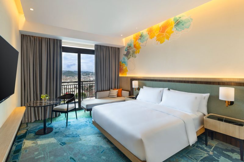 Sambut Tahun Baru 2025, Hotel Holiday Inn Lampung Bukit Randu Menghadirkan Tema Enchanted Forest