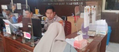 Salah satu korban ketika membuat laporan polisi. Foto: Ist