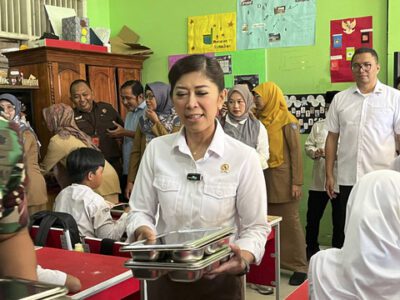 Evaluasi Makan Bergizi Gratis, Menkomdigi: Ada Menu Terlewat akibat Human Error
