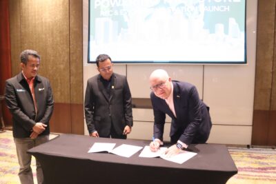 PLN UID Lampung dan Hotel Radisson Lampung Bersinergi Dukung Energi Hijau Melalui REC dan SPKLU