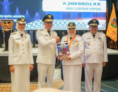 Eva Dwiana dan Deddy Amarullah Resmi Dilantik Sebagai Wali Kota dan Wakil Wali Kota Bandar Lampung Periode 2025-2030