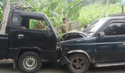 Diduga Rem Blong, Minibus Isuzu Panther Seret Pick Up L300 hingga Tabrak Pemotor di Teluk Betung Barat
