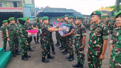 Kodim 0410/KBL Gelar Apel Pelepasan Cuti Lebaran 1446 H dan Bagikan Bingkisan, Dandim Ingatkan Kedisiplinan dan Bijak Bermedsos.